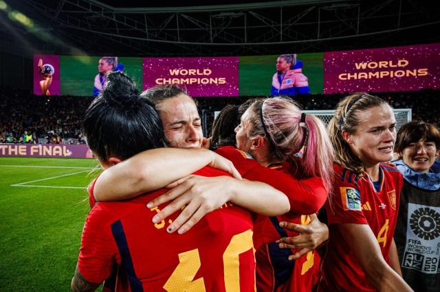 游戏试玩-新女王乱象中华丽加冕 青年军闹剧后破茧成蝶